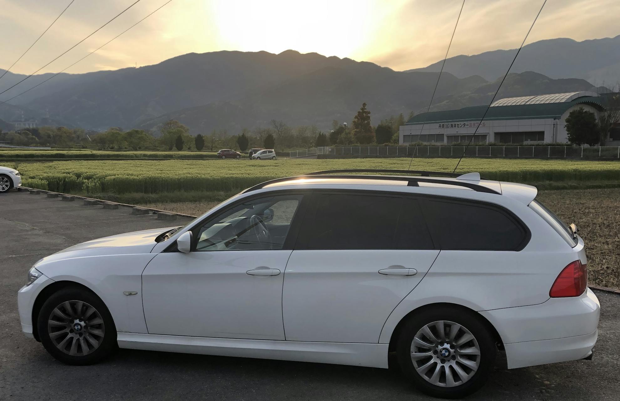 ｂｍｗ ３シリーズ 3 Series ３２０ｉツーリング 新車当時500万円越え 自車税 自賠責保険 重量税込み 車検2年 付き 総額59万円 税込み 創業35年の買取専門店 10年後の信頼と安心を