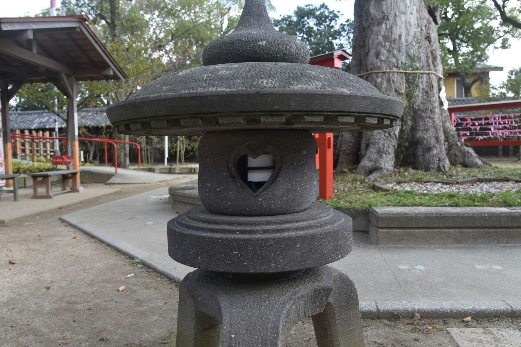 恋木神社灯篭