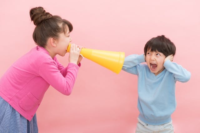 子供,うるさい,メガホン,男の子,女の子