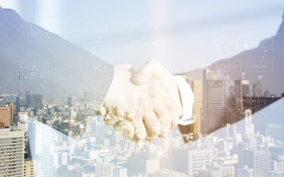 握手をする男性の手