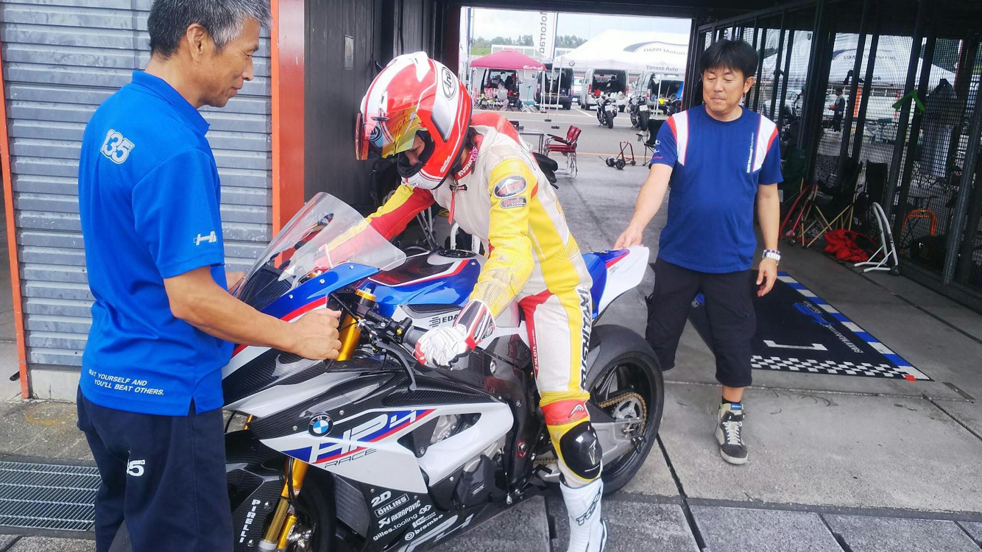 磯部美里バイクのチェック。