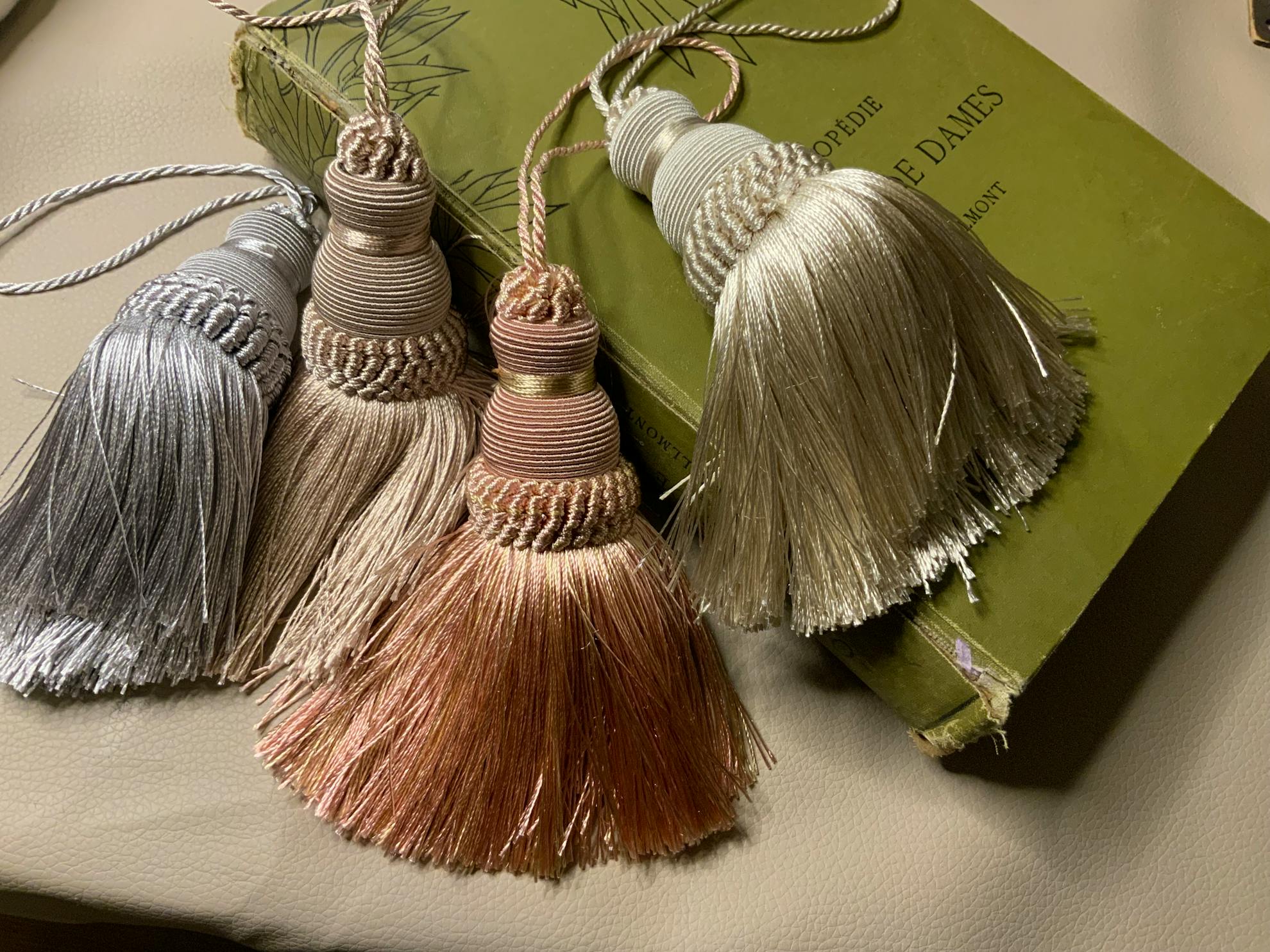 タッセルの魅力を紐解く｜Aya Fukuda / Needlework Room